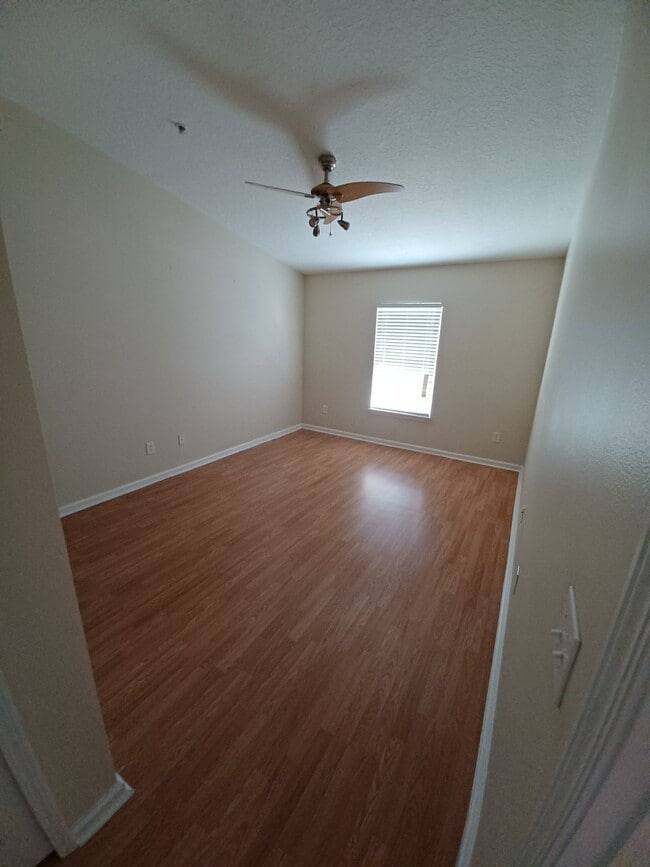 Building Photo - "$500 MOVE-IN SPECIAL! - Beautifully Updated 2/2 Condo in Gated Southside Neighborhood!"
