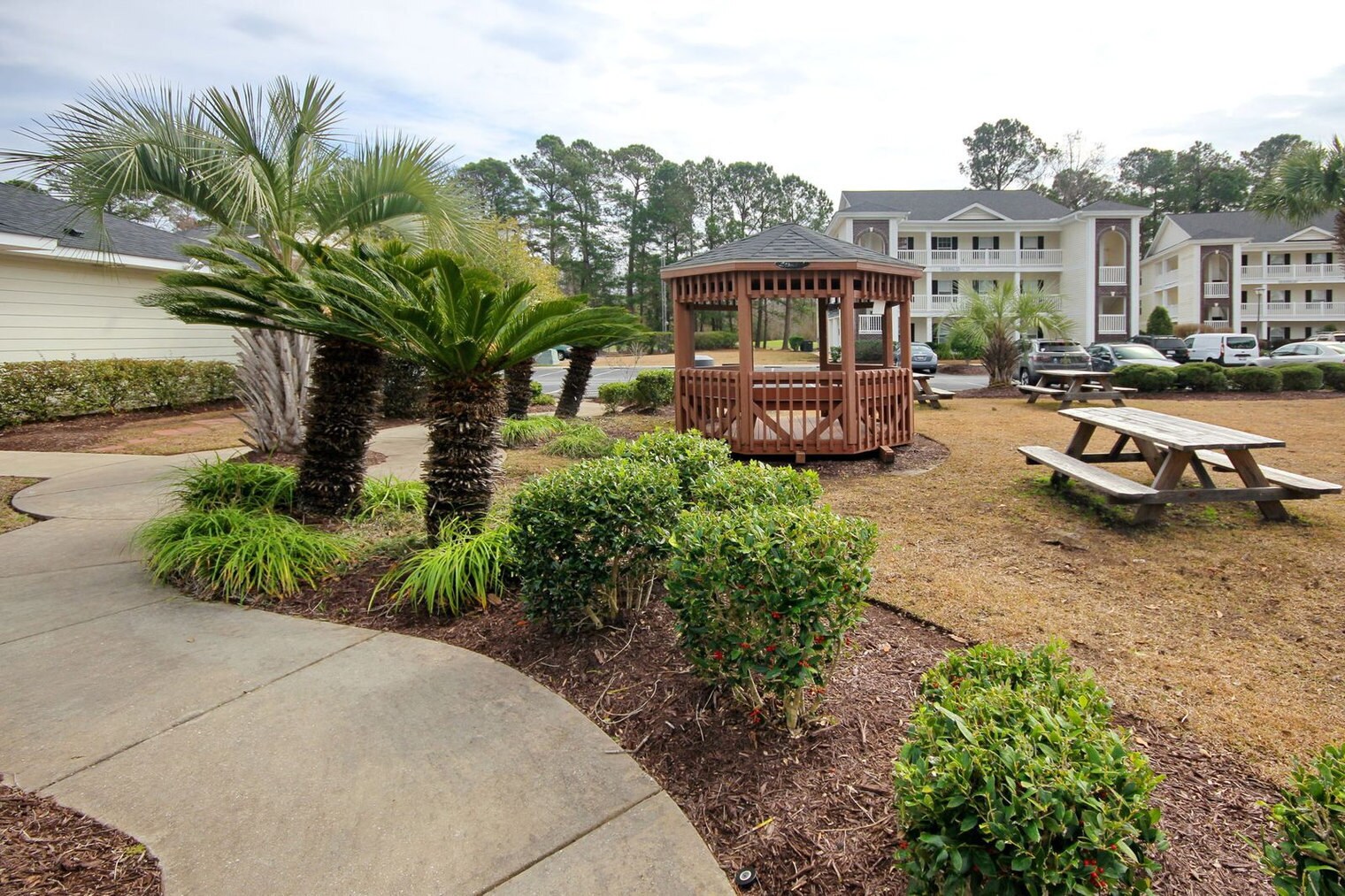 Building Photo - 1310 River Oaks Dr