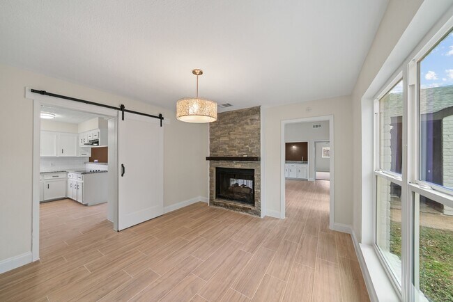 Building Photo - 15034 Rose Valley Dr