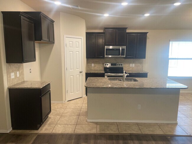 Building Photo - 3 BEDROOM WITH COMMUNITY POOL, BELTON ISD