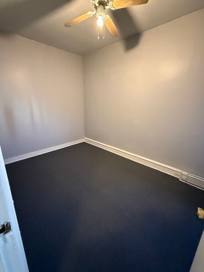 Building Photo - 3-Bedroom 1.5-Bathroom Home with Garage in...