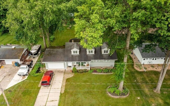 Building Photo - 34371 Puth Dr