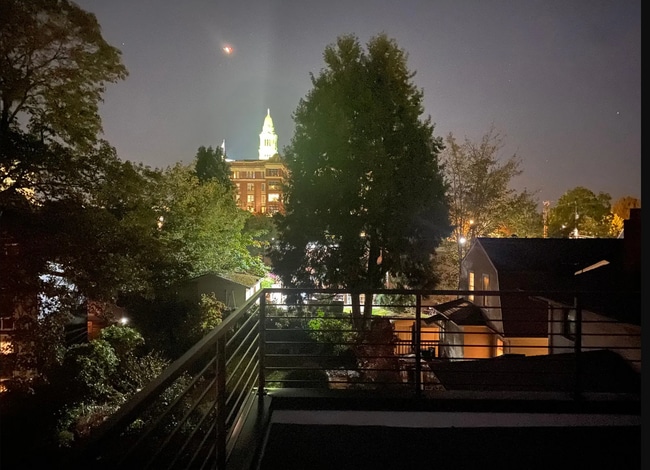 Building Photo - Modern & Tranquil Townhome in Seattle's Central District City Views, Rooftop Deck & Prime Locatio...
