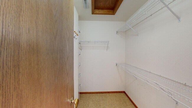 Building Photo - Available 9/20 - Established Neighborhood