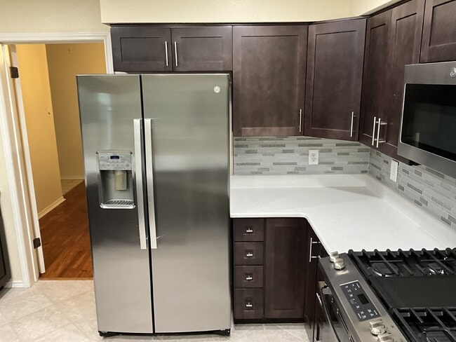 Building Photo - 129 Splitrock Ln