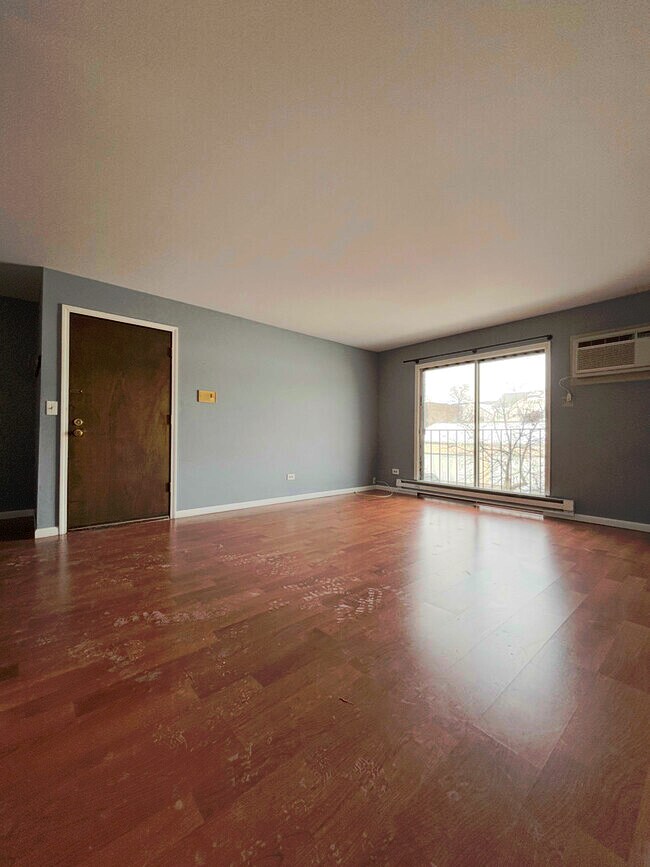 Building Photo - 175 N Waters Edge Dr