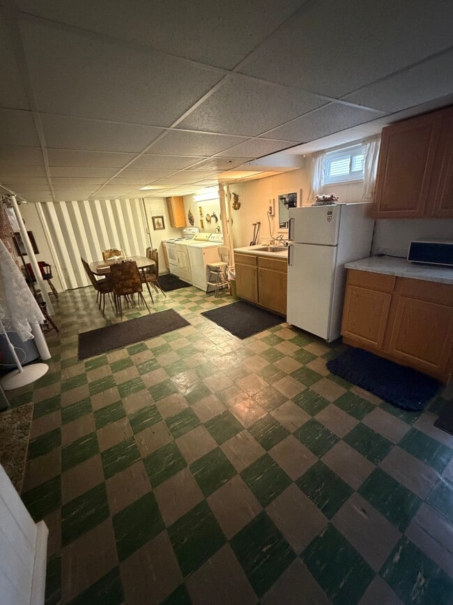 Building Photo - 45 Deerfield St