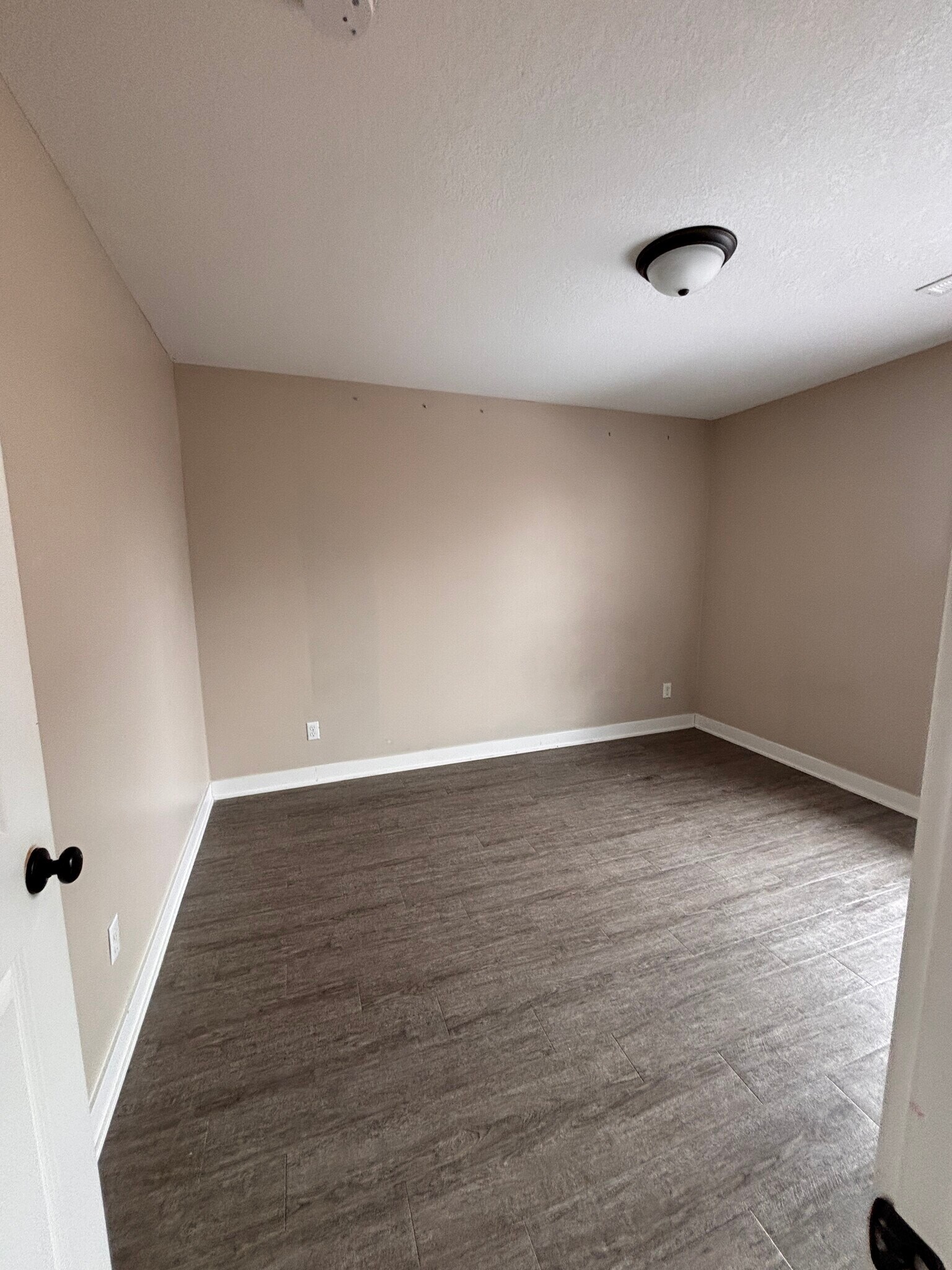 Bedroom - 84 Curtice St E