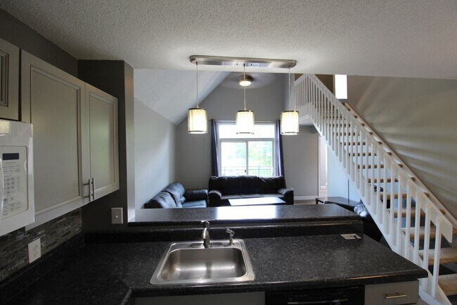 Building Photo - 1348 Hunters Rd