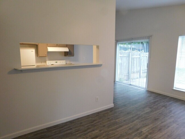 Building Photo - GCC Properties I LP Management Acct2 (1002 Fieldwood Dr)