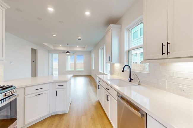 Building Photo - 9510 Dearborn Creek Dr