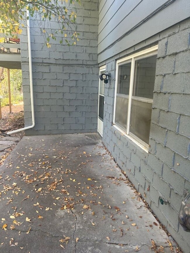 Building Photo - 1331 Clark Ave