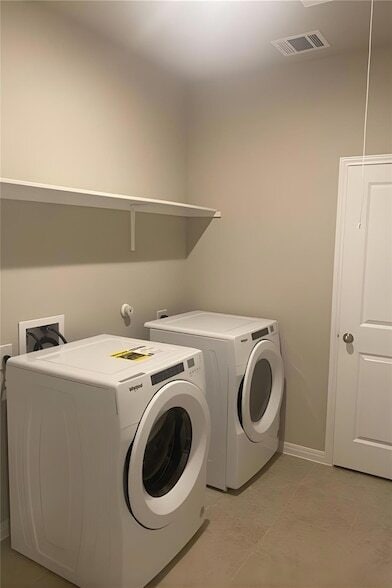 Building Photo - 14408 Castleford Dr