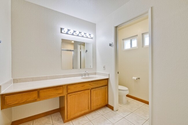 Building Photo - Hardwood Floors- A/C- Full Bedroom and Bath on First Floor: Fresh Paint