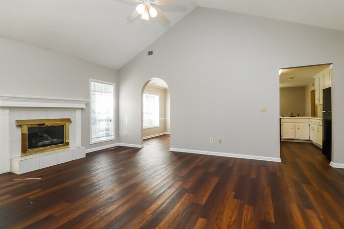 Building Photo - 155 Somerset Dr
