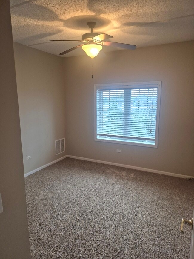 Building Photo - 1479 N Milwaukee Ave