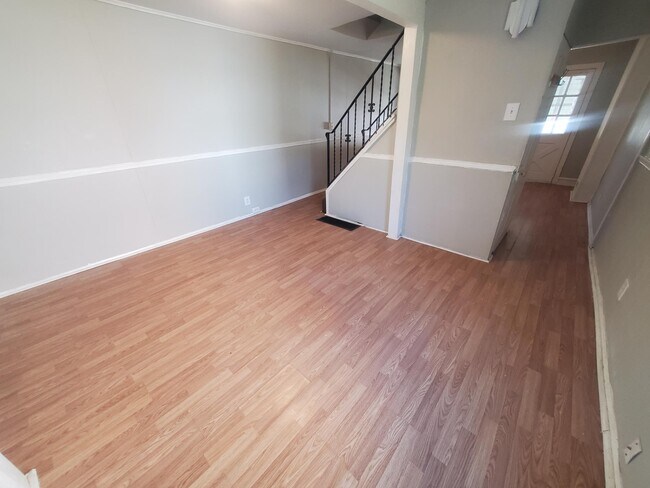 Building Photo - 1736 Fairview St