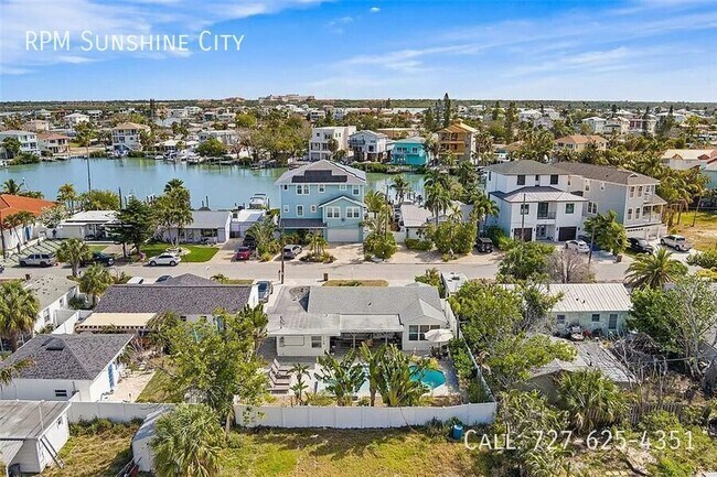Building Photo - 14024 N Bayshore Dr