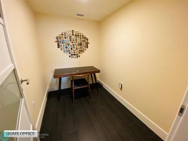 Building Photo - 9400 W Bay Harbor Dr