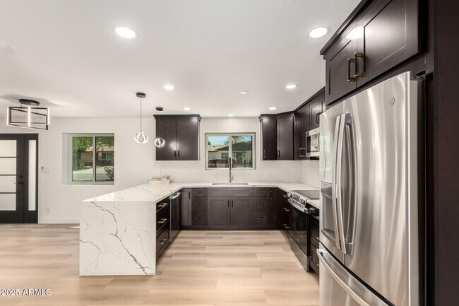 Building Photo - 2210 E Everett Dr