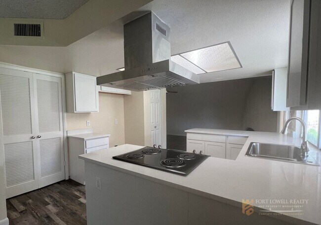 Building Photo - Coming Soon! 3 Bed/2 Bath home in Glendale! Located in an HOA! (Available on 05/15/26)