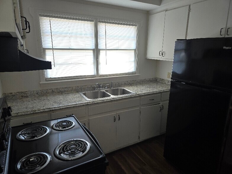 Building Photo - 2020 Regent St