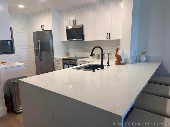 Building Photo - 7430 S Ocean Dr