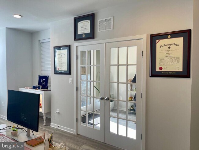 Building Photo - 23006 Sullivans Cove Sq