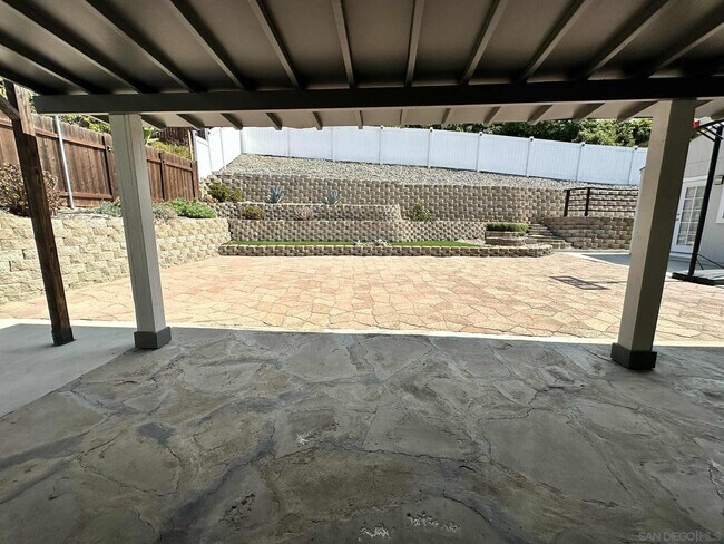 Building Photo - 819 Halecrest Dr