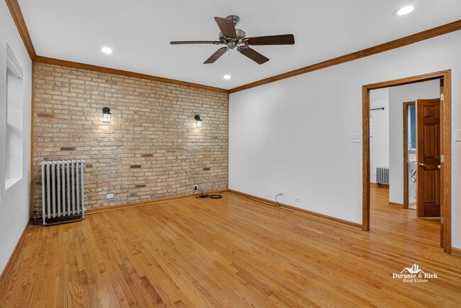 Building Photo - Fantastic Rogers Park 1 Bedroom Has it All