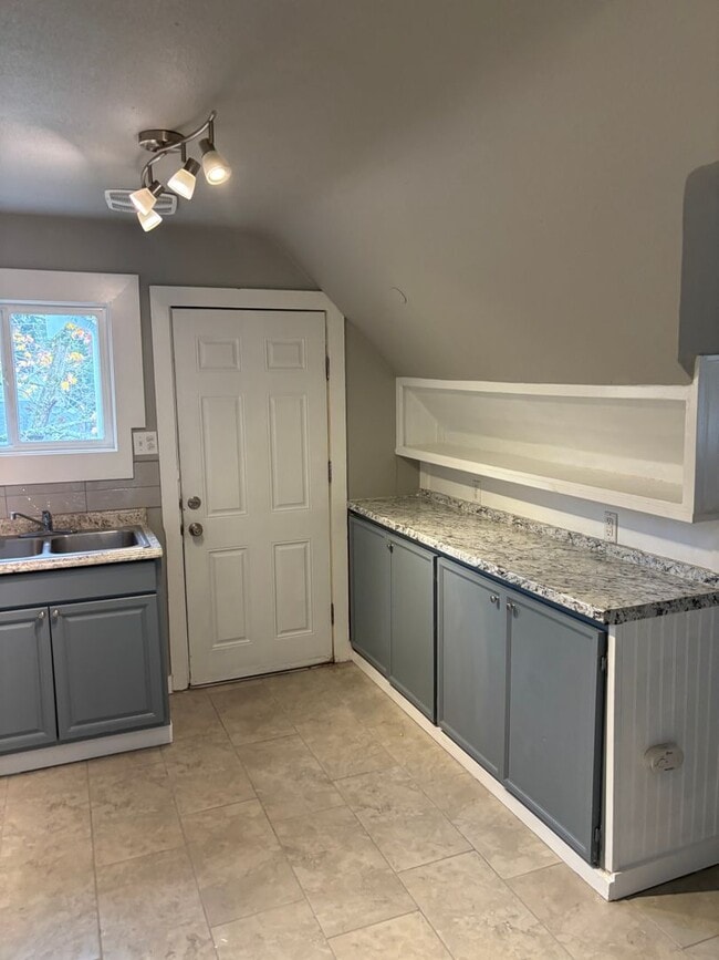 Building Photo - Rare Find! Private Yard + Firepit | Upstairs 1BR with Separate Entrance