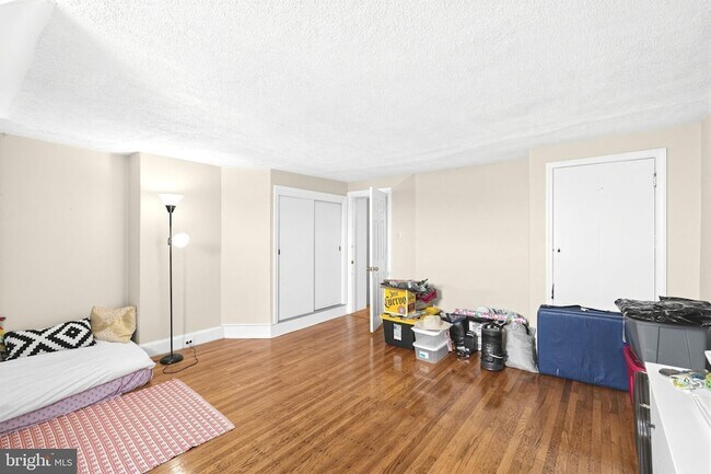 Building Photo - 5231 Ridge Ave