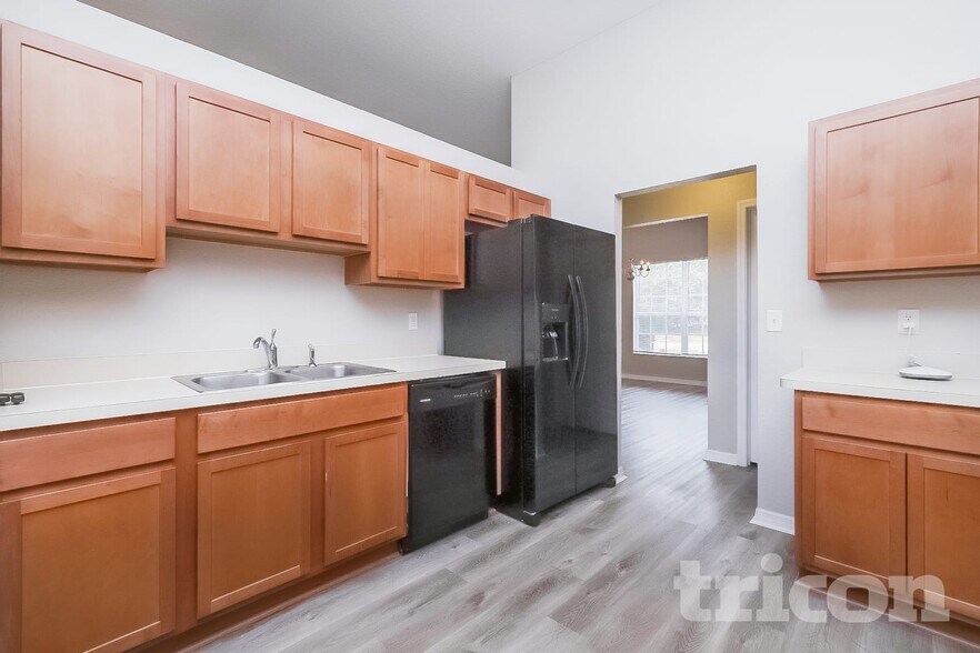 Building Photo - 8 Matricaria Ct