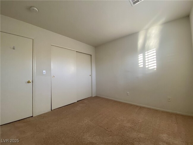 Building Photo - 556 Green Gables Ave