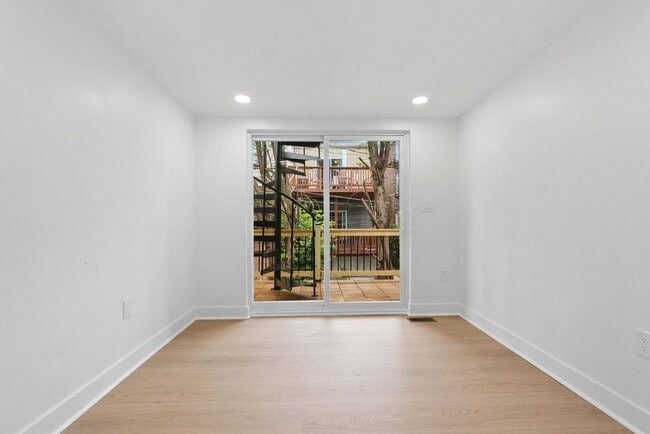Building Photo - 203 S Madeira St