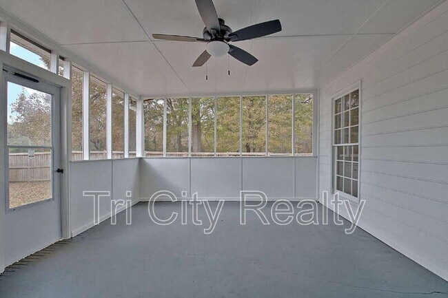 Building Photo - 115 Church Aly