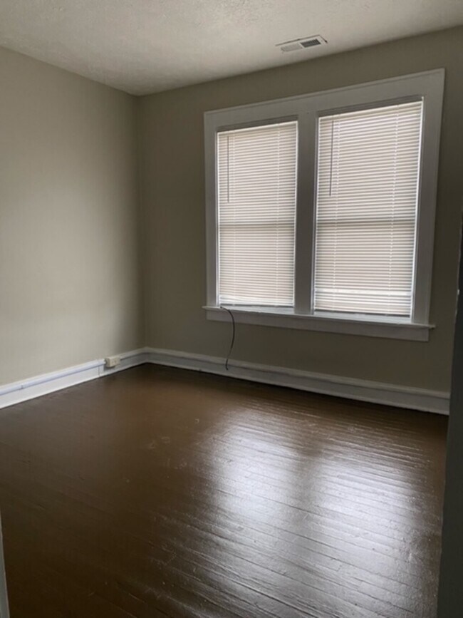 Building Photo - 299 N State St