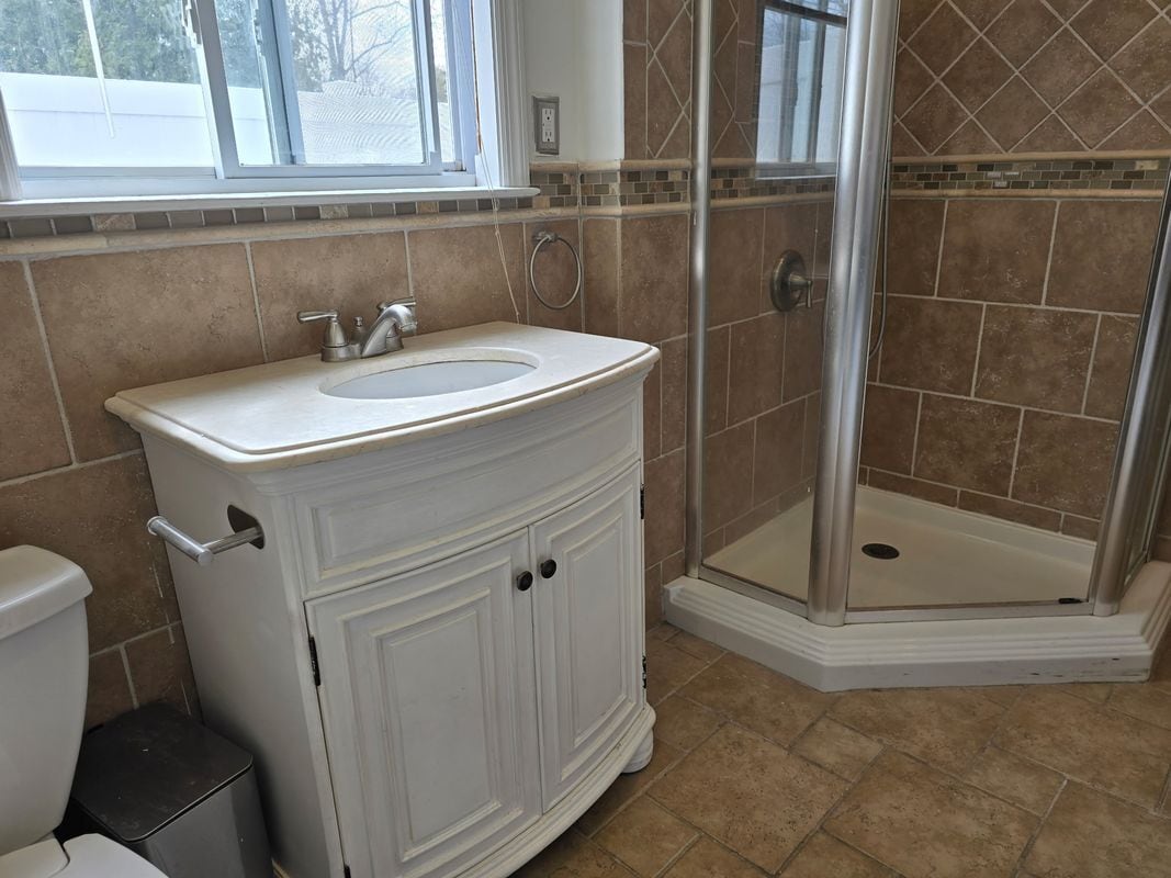 Building Photo - 19 Shamrock Ln