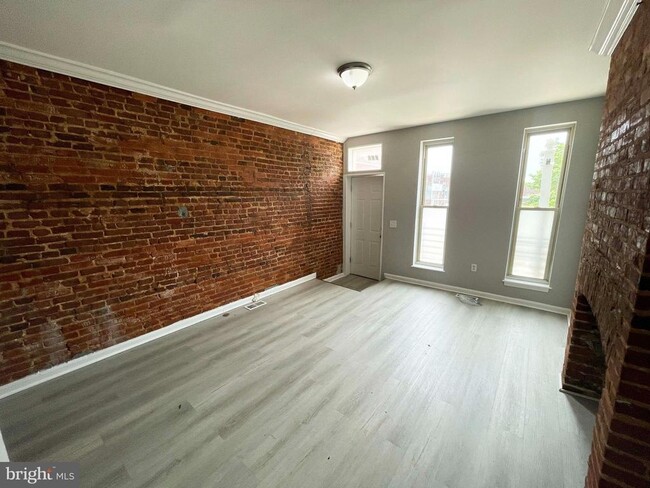 Building Photo - 2533 Woodbrook Ave