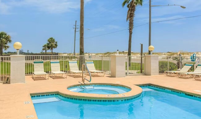 Building Photo - 572 E Beach Blvd