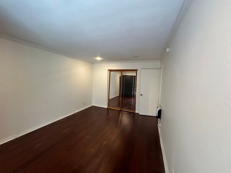 Building Photo - 7777 W 91st St