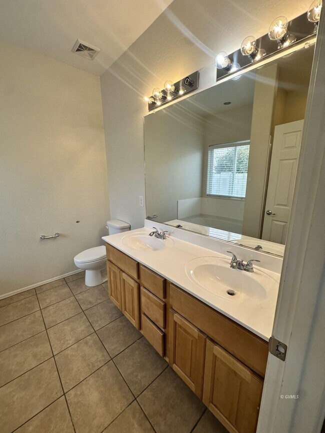 Building Photo - 1721 N Eloisa Ln