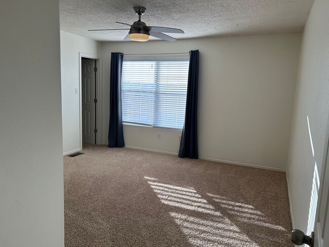 Building Photo - Move-In Special! $100 Off Per Month | 5 be...