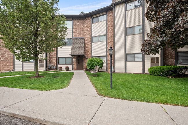 Primary Photo - 550 Vine Ave