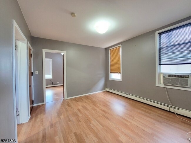 Building Photo - 6 6th St