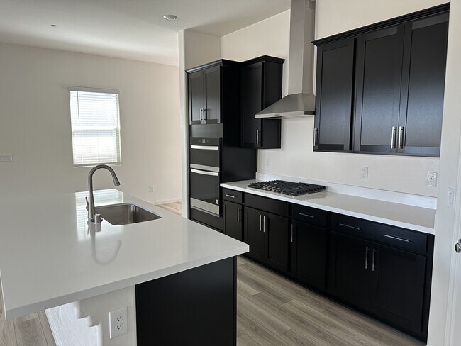 Building Photo - 11836 Black Canary Ave