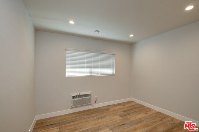 Building Photo - 4703 W St Charles Pl