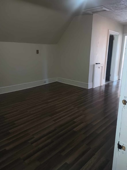 Building Photo - 1513 S 12th St