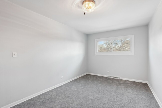 Building Photo - 414 Skokie Ct