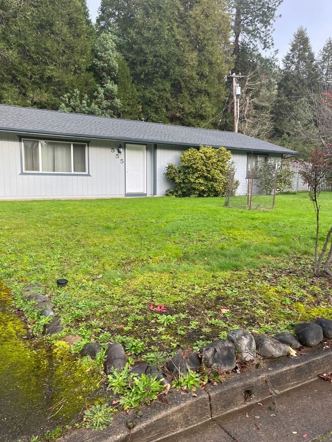Building Photo - 3 bed / 2 bath house